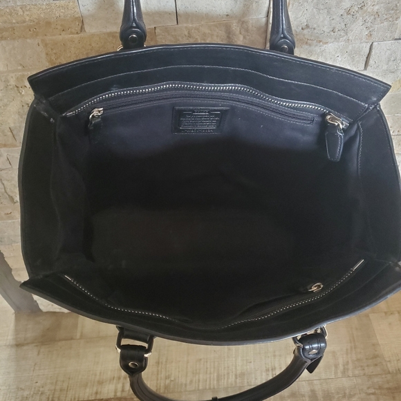 Large COACH Soft Leather Tote - Picture 4 of 4